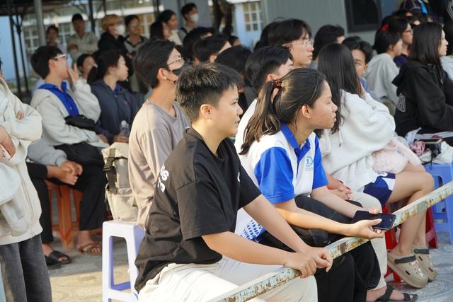 Sân 1.600 chỗ ngồi ‘hết sức chứa’ tại chung kết Tây Nam bộ TNSV THACO cup 2026- Ảnh 11.