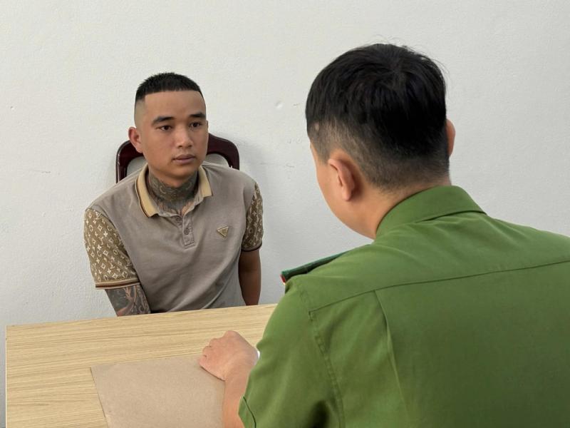 Vào tiệm vàng ở chợ Hòa Cầm giả mua trang sức rồi cướp giật nhẫn, lắc vàng- Ảnh 1.