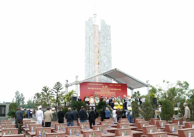 Trao bằng Tổ quốc ghi công liệt sĩ Đàm Quang Mạnh hy sinh tại quần đảo Trường Sa- Ảnh 2.