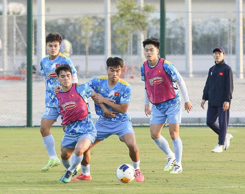 U.23 Việt Nam tập mở màn năm 2026 căng như đấu thật: Vẫn chưa biết ai bị loại, có thể là…- Ảnh 2.