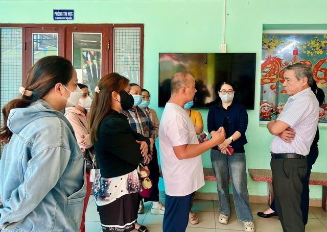 TP.HCM: Nhiều trường tạm dừng ăn bán trú sau phản ánh về thực phẩm - Ảnh 2.