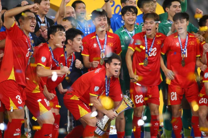 Văn Khang vẫn được đeo băng đội trưởng U.23 Việt Nam: Đình Bắc và Hiểu Minh cùng làm đội phó- Ảnh 1.