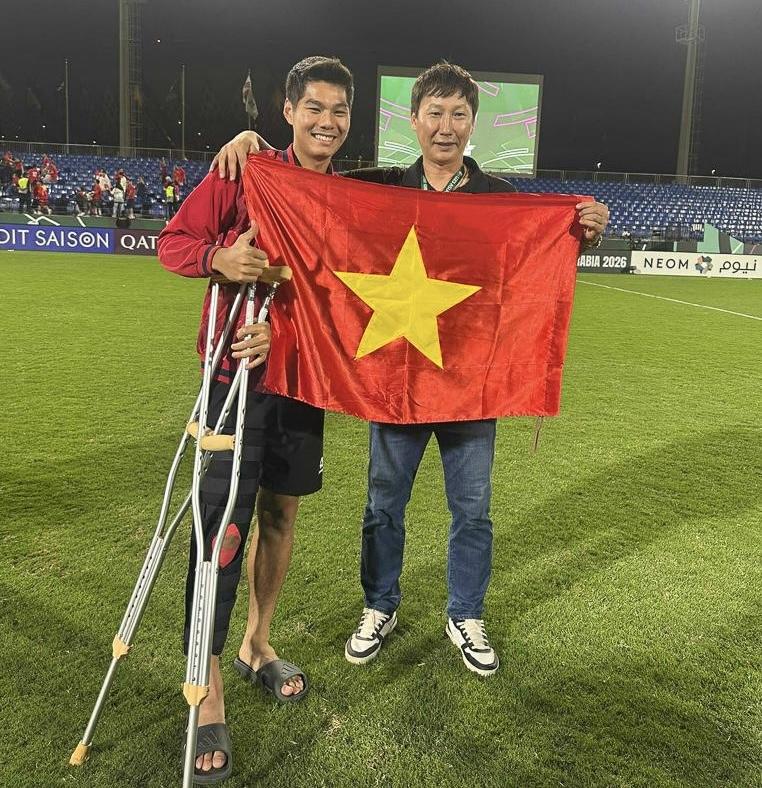 HLV Kim Sang-sik nói khoảnh khắc buồn nhất: 'Khi tôi thấy Hiểu Minh...'- Ảnh 1.