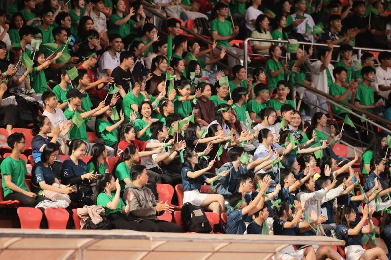 Khán giả hào hứng, phấn khích với giải bóng đá tứ hùng Care For Việt Nam 2026- Ảnh 1.