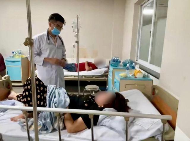 Xử phạt chủ xe bánh mì gây ngộ độc thực phẩm cho 89 người tại Lâm Đồng - Ảnh 1.
