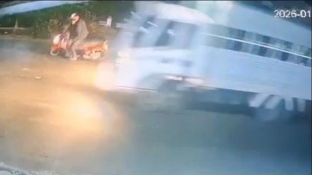 Lâm Đồng điều tra vụ xe Tập lái cán chết người , bỏ chạy không cứu giúp - Ảnh 1.