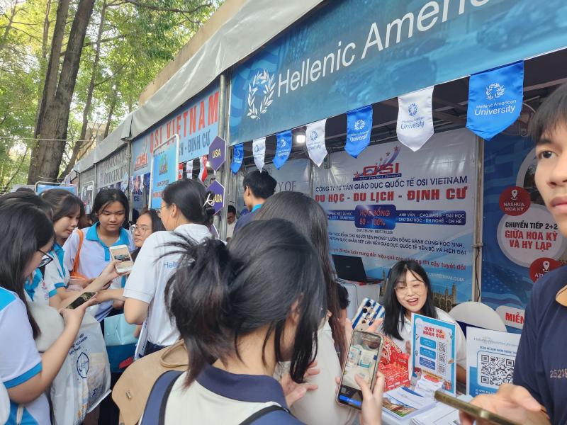 Hơn 15.000 học sinh trong sự kiện chọn trường, chọn ngành 28 năm tuổi - Ảnh 15.