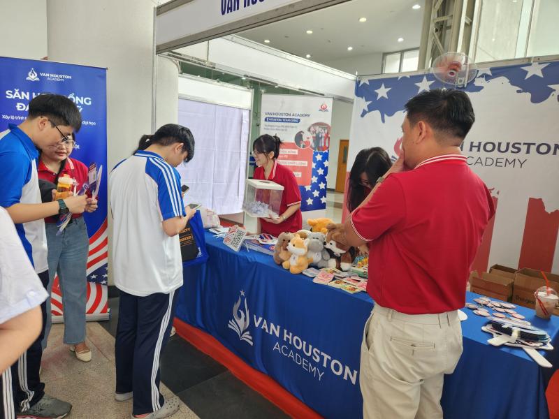 Hơn 15.000 học sinh trong sự kiện chọn trường, chọn ngành 28 năm tuổi - Ảnh 16.