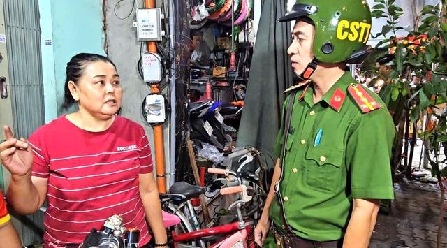 Xử lý lấn chiếm vỉa hè, lòng đường: Hộ kinh doanh thu gom bàn ghế bỏ chạy - Ảnh 5.