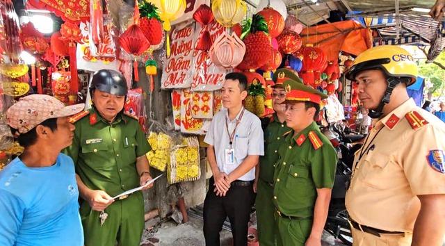 Hộ kinh doanh đường Hải Thượng Lãn Ông khẩn trương dọn dẹp, trả lại vỉa hè - Ảnh 11.