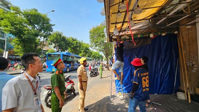 Hộ kinh doanh đường Hải Thượng Lãn Ông khẩn trương dọn dẹp, trả lại vỉa hè - Ảnh 3.