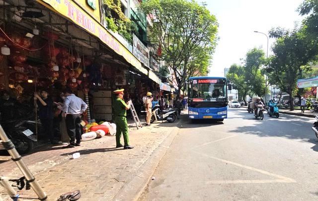 Hộ kinh doanh đường Hải Thượng Lãn Ông khẩn trương dọn dẹp, trả lại vỉa hè - Ảnh 9.