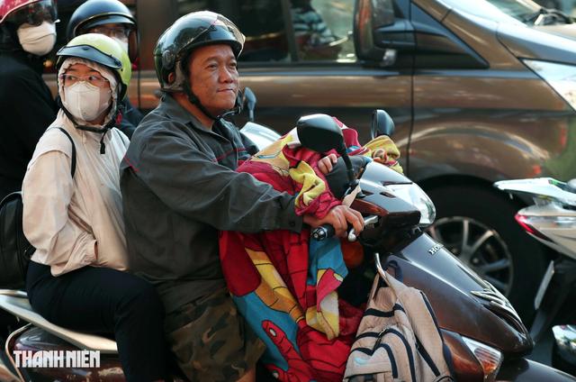 Người dân TP . HCM trải nghiệm khí hậu lạnh như Đà Lạt trong ngày Đáng nhớ - Ảnh 3.