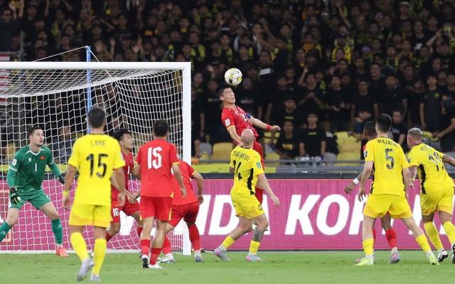 Nếu vẫn ‘ngang nhiên’ đưa cầu thủ nhập tịch lậu thi đấu, bóng đá Malaysia có thể sa lầy nặng hơn- Ảnh 2.