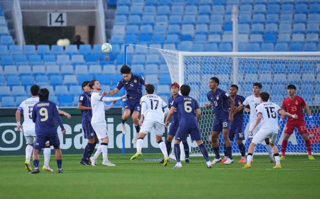 U.23 Thái Lan thoát thua Iraq trong gang tấc, níu giữ hy vọng mong manh vào tứ kết- Ảnh 1.
