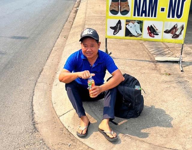 Cha vào TP.HCM tìm con trai 'mất tích', tết cận kề vẫn bám trụ chờ tin- Ảnh 1.