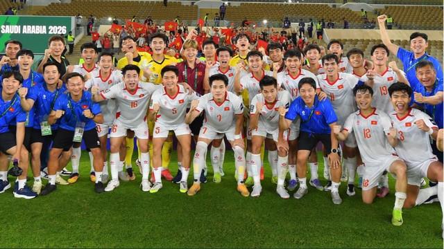 CĐV Thái Lan thán phục U.23 Việt Nam, Đình Bắc cùng HLV Kim được nhắc đặc biệt- Ảnh 1.