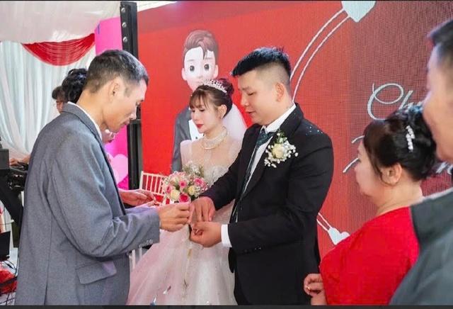 Bố mẹ chồng cũ đãi 50 mâm cỗ gả con dâu, lời chàng rể mới xúc động - Ảnh 2.