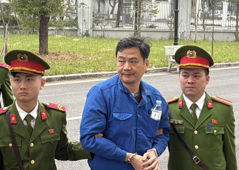 Tòa tháp ngàn tỉ 'đắp chiếu' 10 năm, cựu sếp VICEM hầu tòa vì gây lãng phí- Ảnh 3.