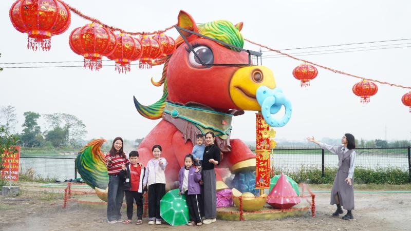 Hào hứng check-in cùng linh vật 'Ngựa Vui Vẻ' miễn phí dịp nghỉ tết dương lịch 2026 - Ảnh 2.