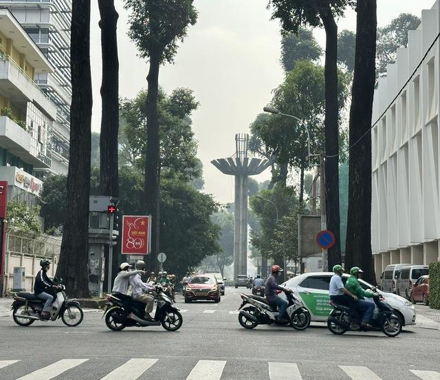 Ngày mai, nhiệt độ TP.HCM có thể giảm còn 19 độ C - Ảnh 1.