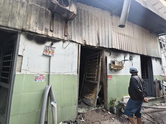 TP.HCM: Cháy rụi 4 phòng trọ ở đường Huỳnh Tấn Phát- Ảnh 1.