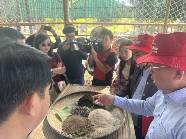 Cận cảnh máy bay không người lái thả hạt giống trồng rừng- Ảnh 2.