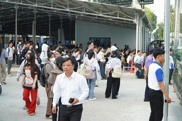 Sân 1.600 chỗ ngồi ‘hết sức chứa’ tại chung kết Tây Nam bộ TNSV THACO cup 2026- Ảnh 9.