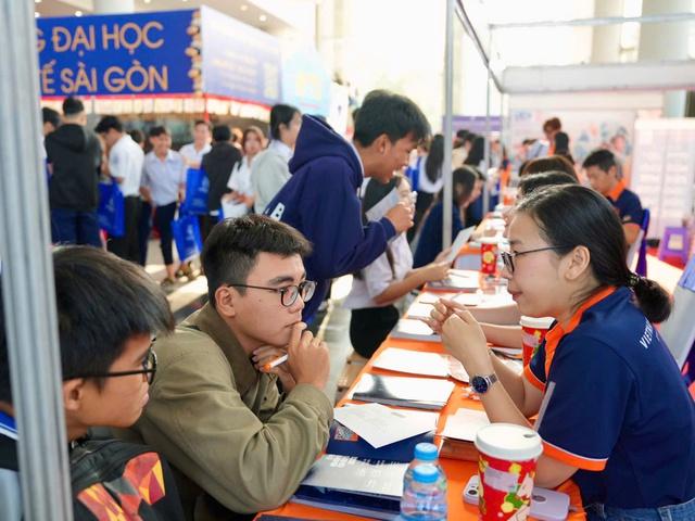 Đổi hướng để tăng cơ hội trúng tuyển - Ảnh 1.