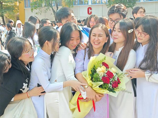 Năm đầu tiên giáo viên được thưởng tết, mức thưởng ra sao? - Ảnh 1.