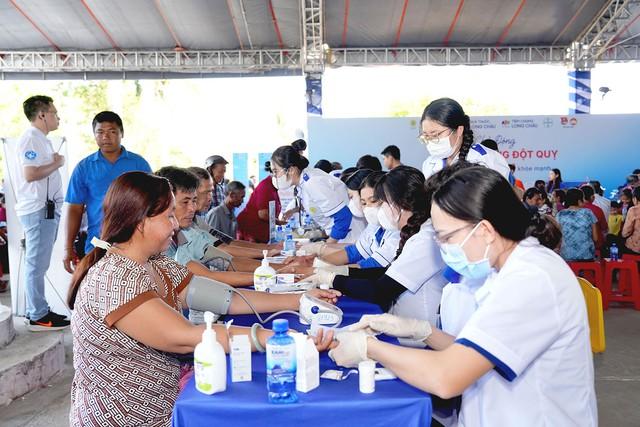 'Long Châu sẻ chia 2026' mở rộng chuỗi chương trình tầm soát đột quỵ, nâng cao nhận thức cộng đồng- Ảnh 4.