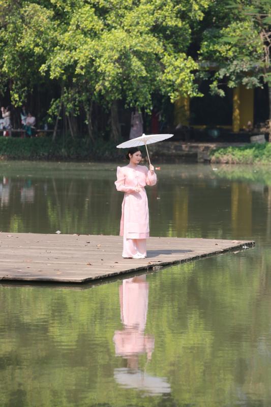 Rủ nhau chụp ảnh tết từ sáng sớm để tránh cảnh đông nghẹt người- Ảnh 4.