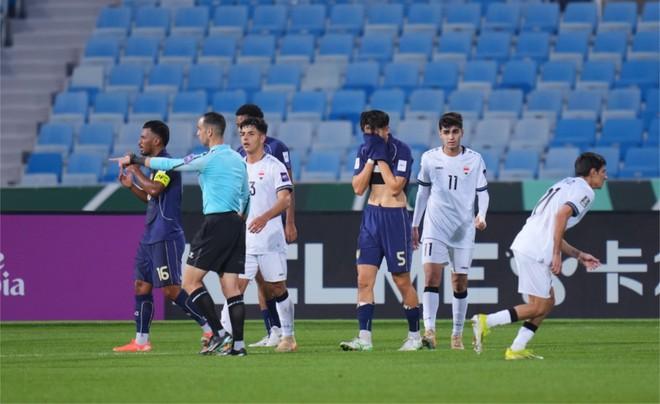 U.23 Thái Lan thoát thua Iraq trong gang tấc, níu giữ hy vọng mong manh vào tứ kết- Ảnh 2.