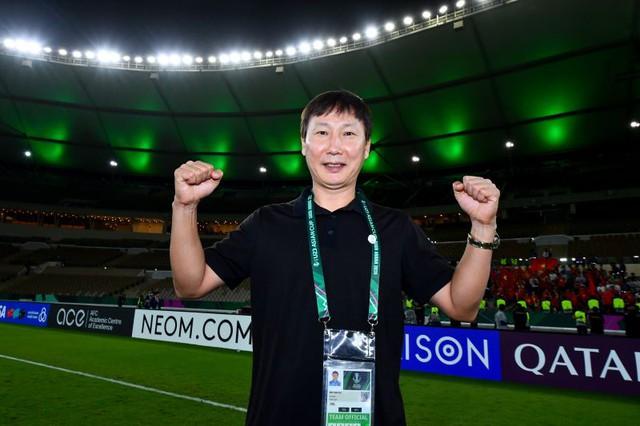 Vì sao HLV Kim Sang-sik không được nhận HCV SEA Games nhưng lại được trao HCĐ U.23 châu Á?- Ảnh 2.