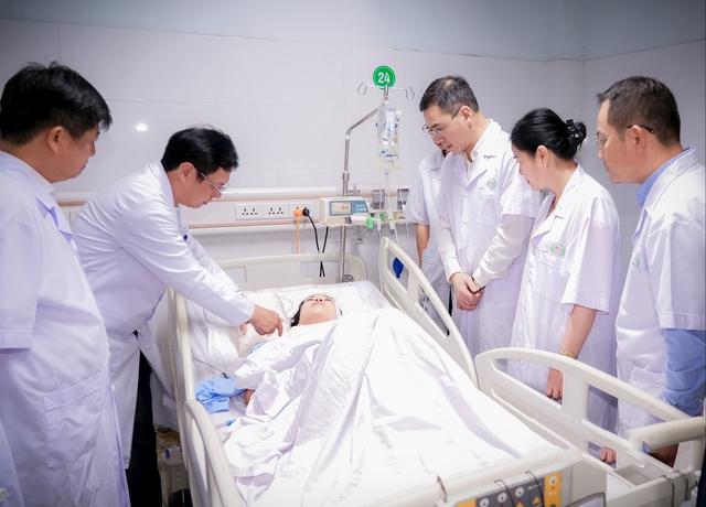 Nữ điều dưỡng nguyễn thùy Trang dũng cảm trở lại nghề sau biến cố kinh hoàng - Ảnh 2.