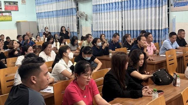 Vụ sườn heo kém chất lượng vào bếp ăn, phụ huynh yêu cầu làm rõ - Ảnh 1.