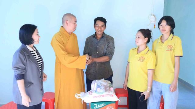 Chung dòng máu Lạc Hồng: Đồng hành cùng dân tộc bằng hoạt động an sinh - Ảnh 2.