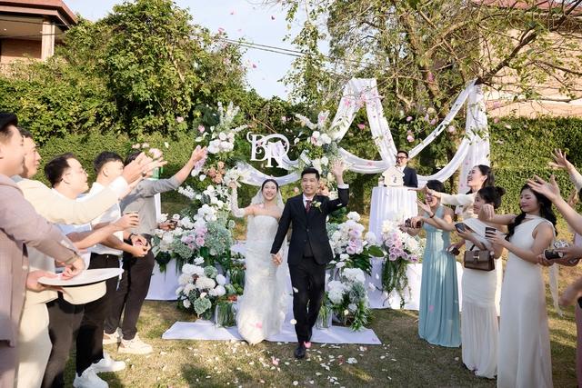 Cô dâu chú rể là hàng xóm, chia khung giờ đãi tiệc - Ảnh 4.