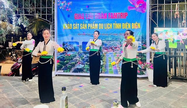 Người 'đánh thức' bản lòng hồ sông Đà- Ảnh 3.