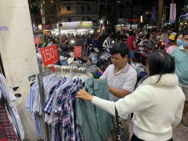 Vì sao càng cận tết, nhiều người càng thích mua sắm?- Ảnh 4.