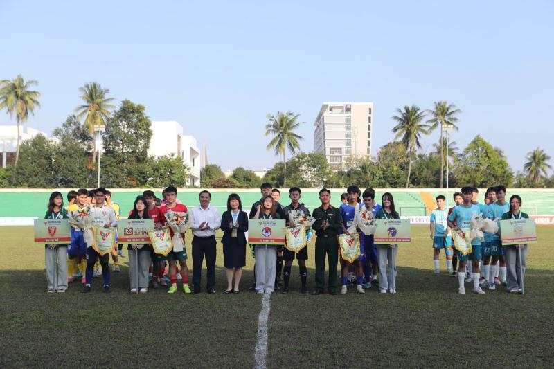 Khai mạc khu vực Duyên hải miền Trung: Lan tỏa không chỉ tình yêu bóng đá...- Ảnh 3.