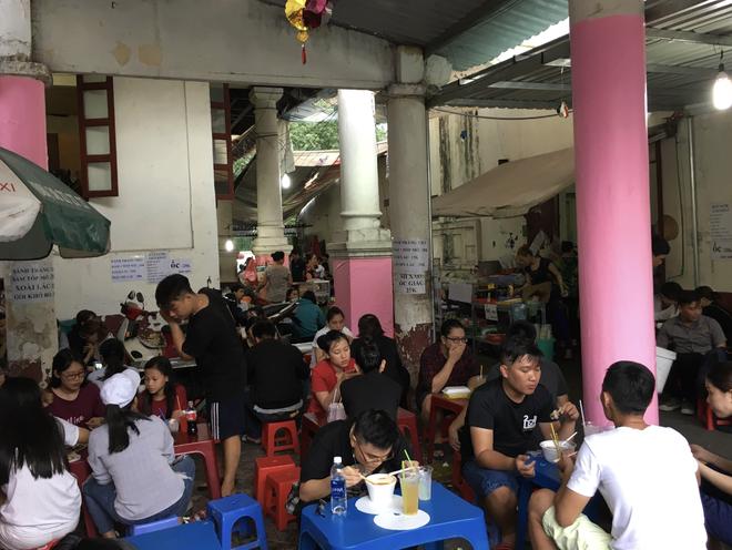 Hẻm ăn vặt nổi tiếng ở trung tâm TP.HCM đóng cửa im ỉm, chuyện gì xảy ra? - Ảnh 3.