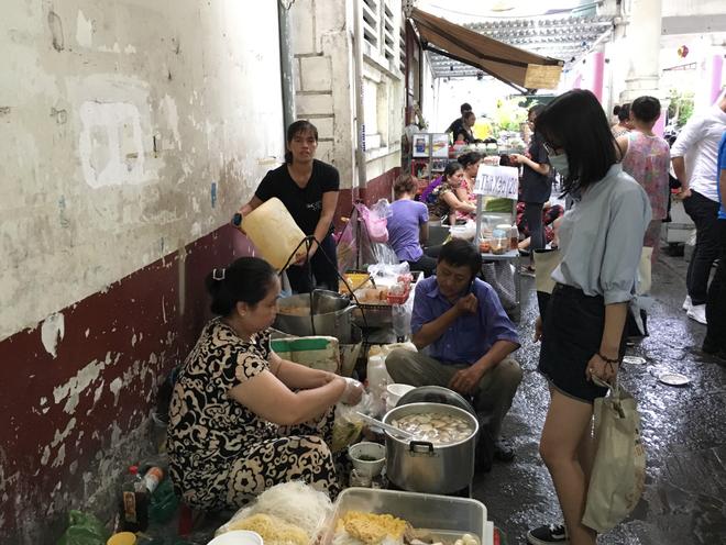 Hẻm ăn vặt nổi tiếng ở trung tâm TP.HCM đóng cửa im ỉm, chuyện gì xảy ra? - Ảnh 5.