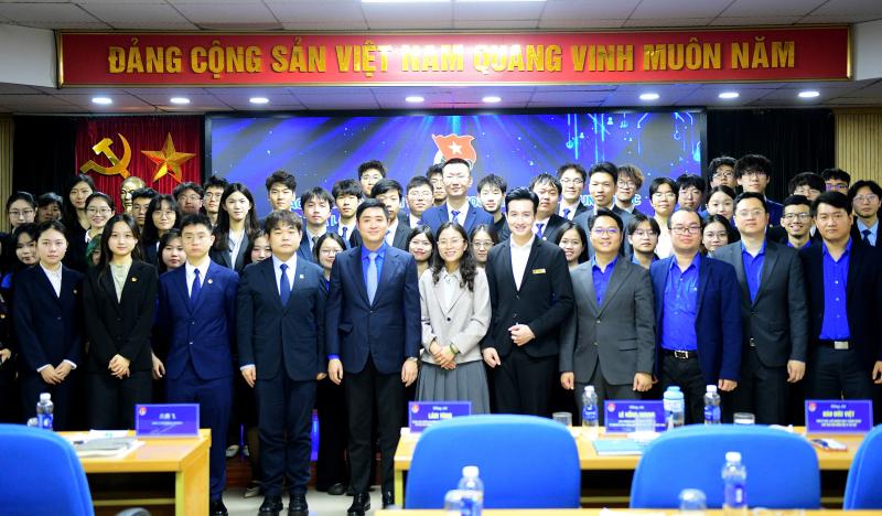 T.Ư Đoàn tiếp đoàn cán bộ, sinh viên Đại học Thanh Hoa (Trung Quốc) - Ảnh 3.