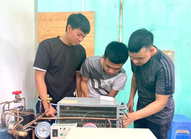 Trung học nghề: Đào tạo ngành nghề gì để có việc làm bền vững? - Ảnh 1.