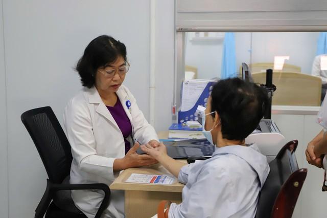 Thường xuyên bẻ khớp ngón tay có gây hại gì không? - Ảnh 2.