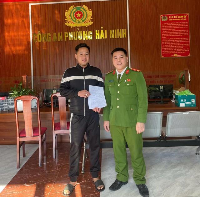 Chàng trai mừng rỡ nhận lại hàng chục triệu chuyển khoản nhầm vào tài khoản người lạ - Ảnh 1.