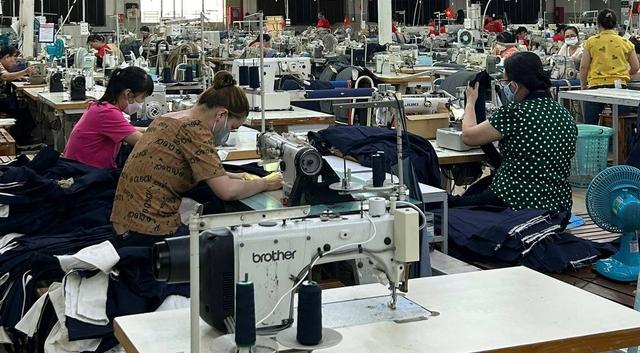 Với công nhân, đây là lựa chọn quen thuộc vào dịp Tết Dương lịch...  - Ảnh 1.