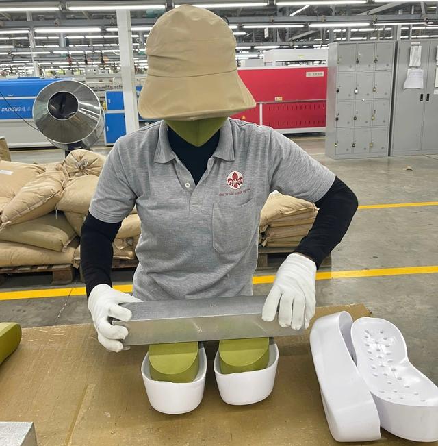 Với công nhân, đây là lựa chọn quen thuộc vào dịp Tết Dương lịch...  - Ảnh 2.