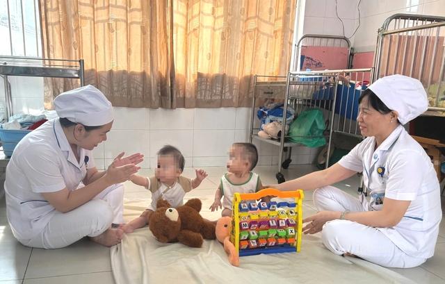 TP.HCM làm giấy khai sinh cho 9 trẻ bị bỏ rơi ở Bệnh viện Từ Dũ- Ảnh 1.